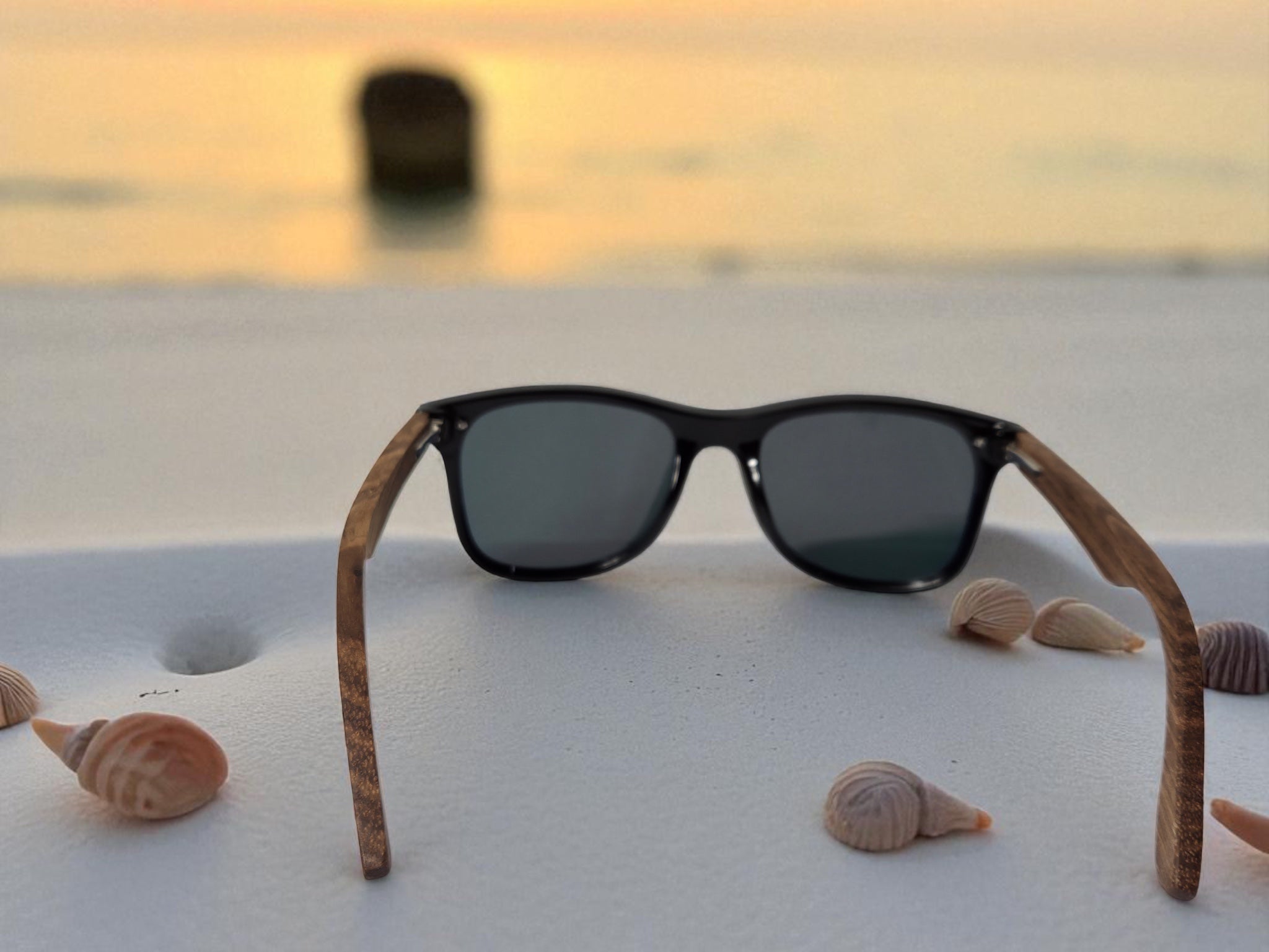 Amberwood Sunset – Wooden Arms, Color-Shifting Lens