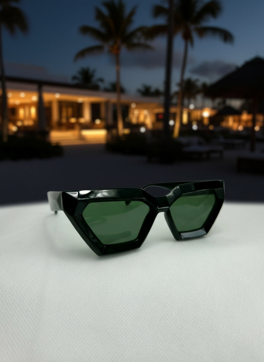 Aruba Noir – Black Sharp-Edged Cat Eye