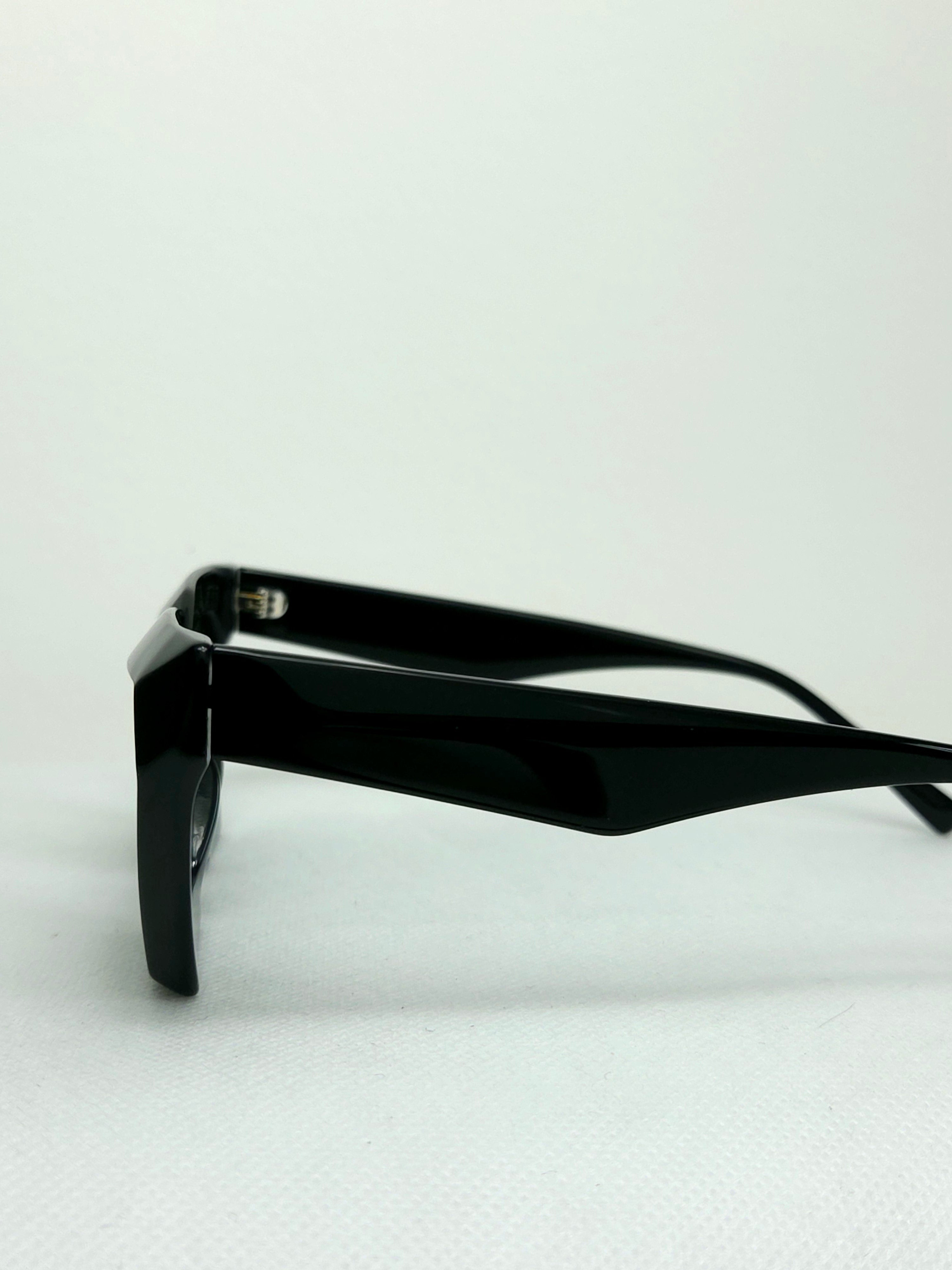 Aruba Noir – Black Sharp-Edged Cat Eye