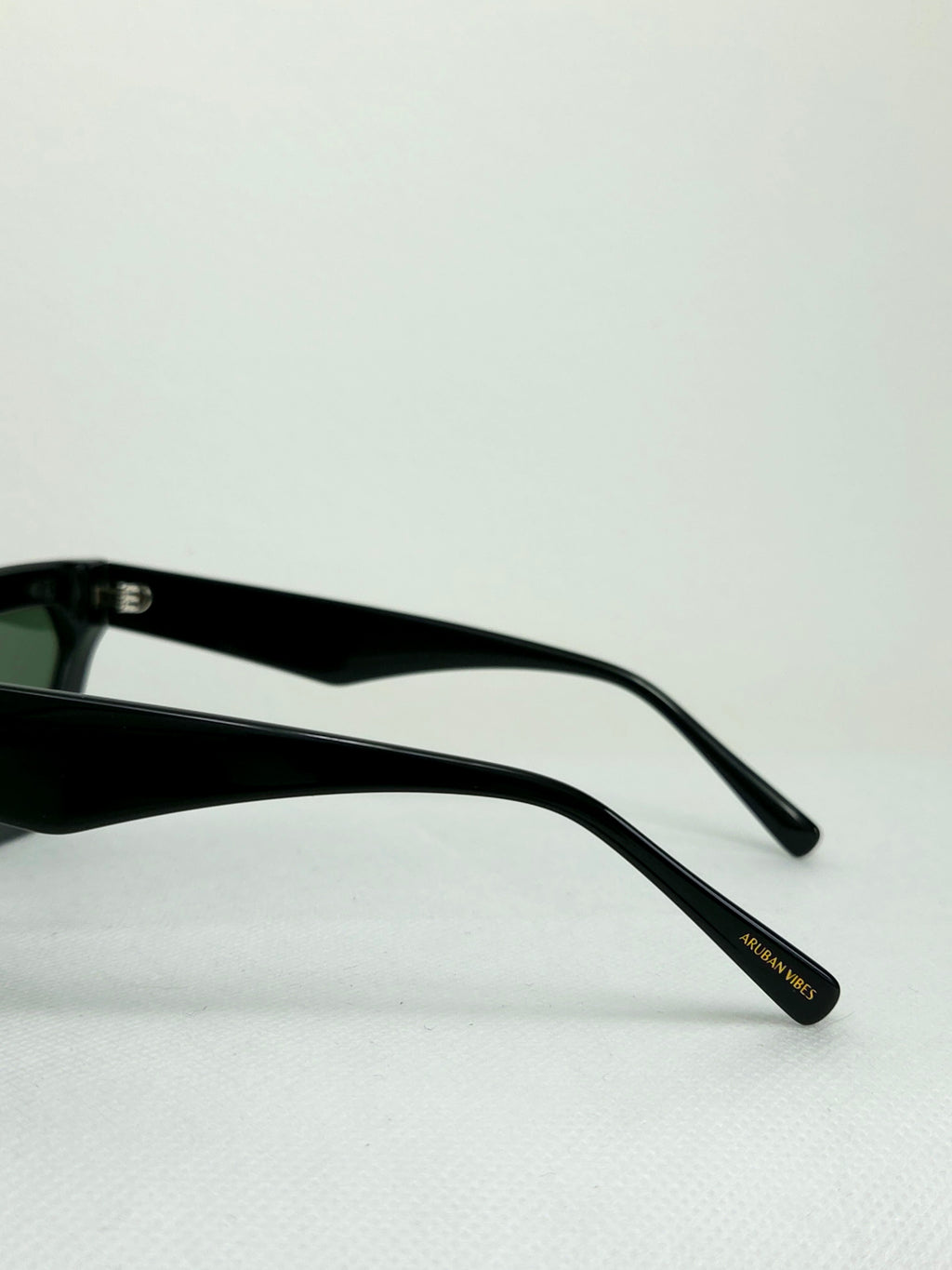 Aruba Noir – Black Sharp-Edged Cat Eye