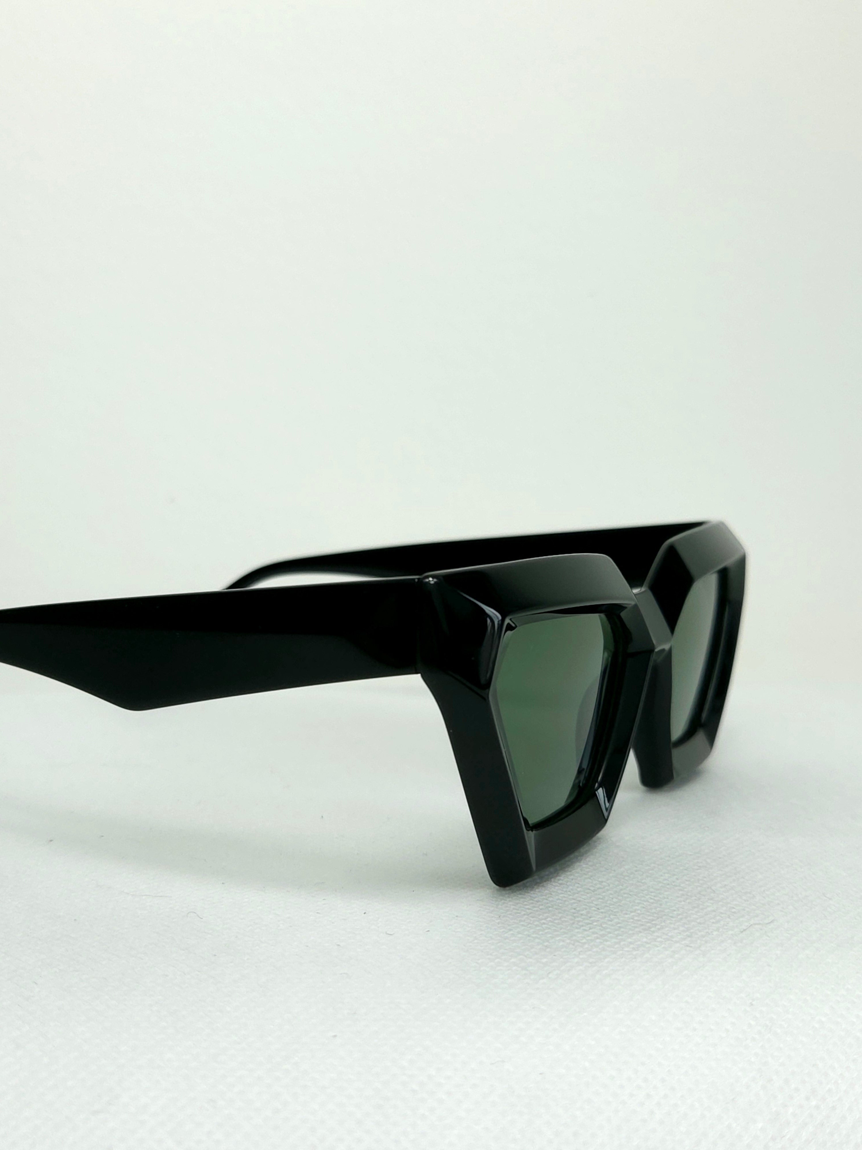 Aruba Noir – Black Sharp-Edged Cat Eye