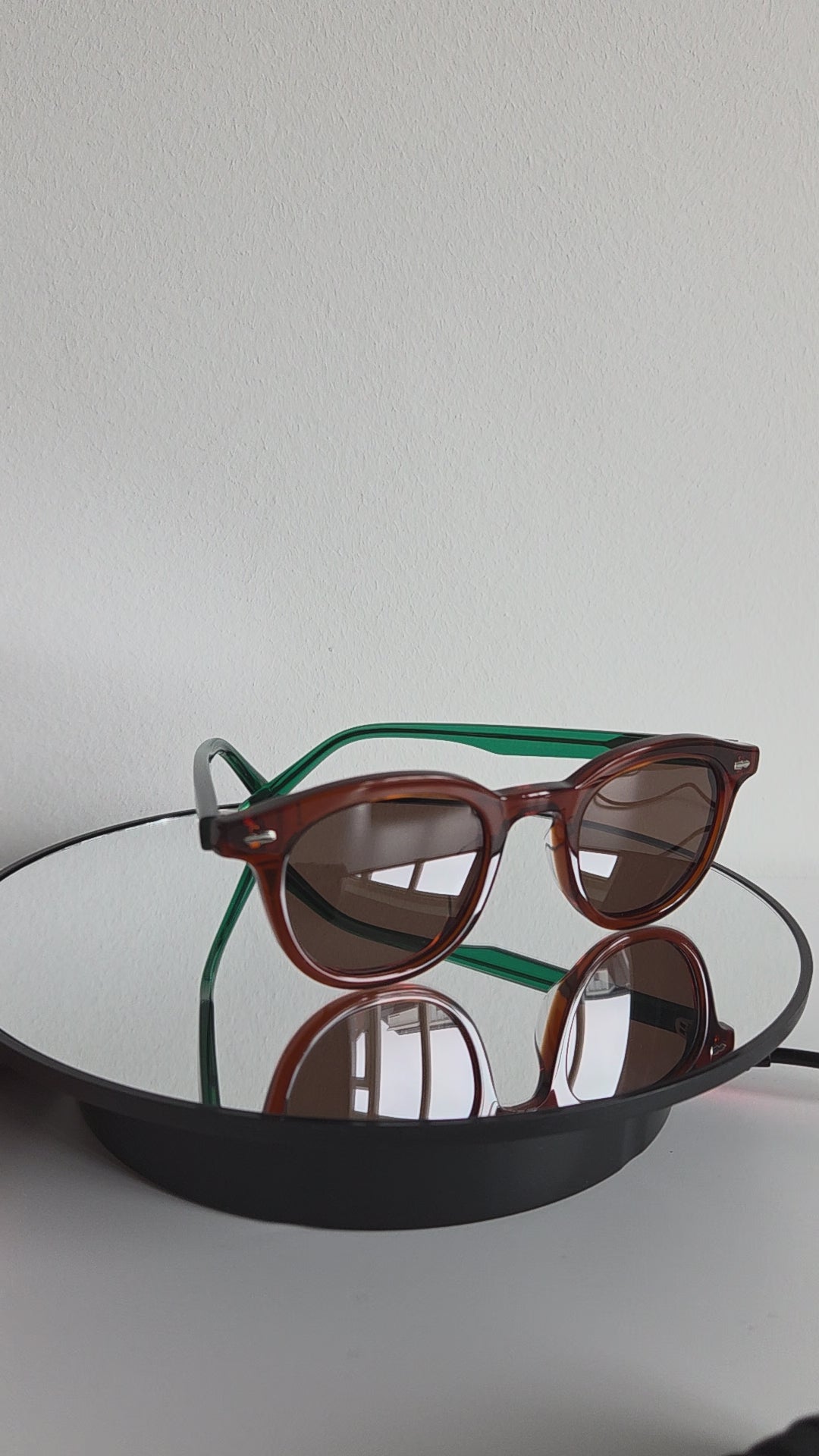 Wariruri Aura – Green Frame, Amber Lens